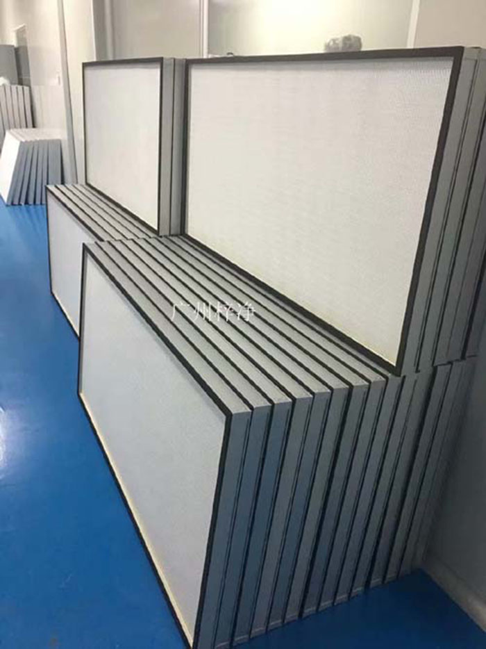 ULPA級超高效空氣過濾器適用于10000級-100級潔凈系統(tǒng)，空調(diào)系統(tǒng)，因此產(chǎn)品已廣泛應(yīng)用于電子、微電子、半導(dǎo)體、光器件、生物和醫(yī)藥線路、照相機和光學(xué)儀器、精密機械等多個領(lǐng)域。